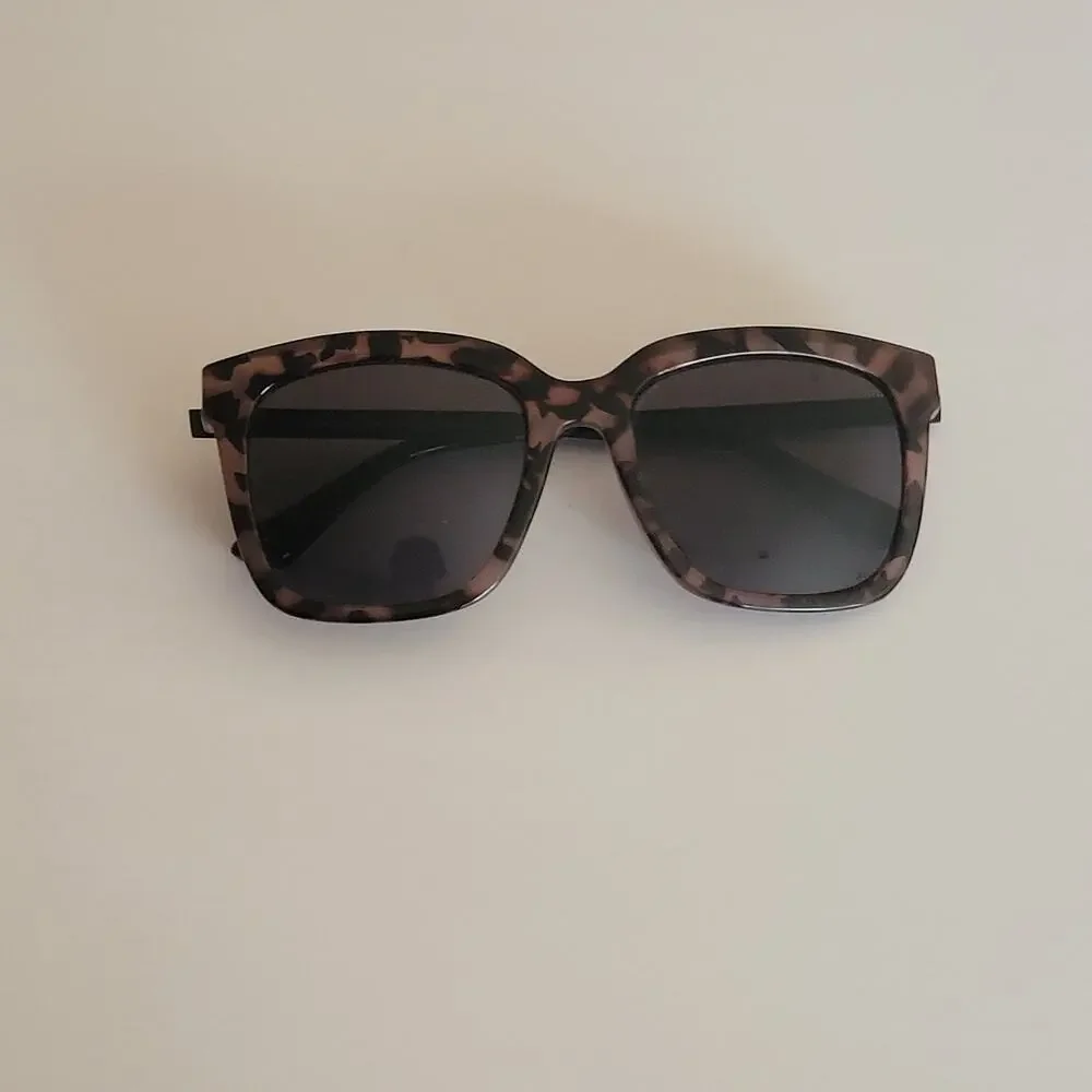 DIFF Eyewear Hailey Tortoise Sunglasses Oversized Square DE01-0255 54-19-145